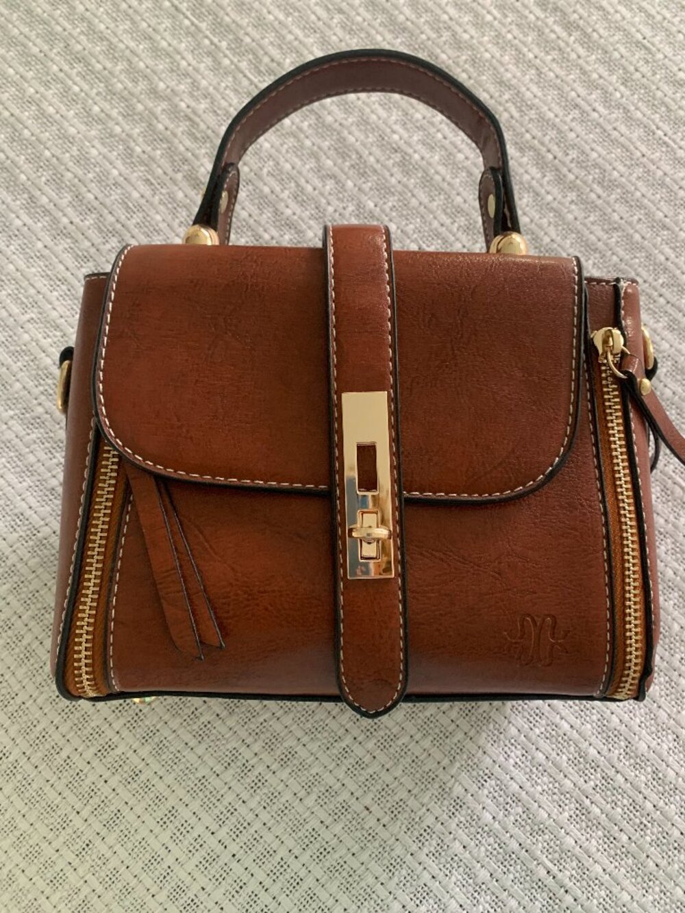NWOT. Fashion Purse (not leather)